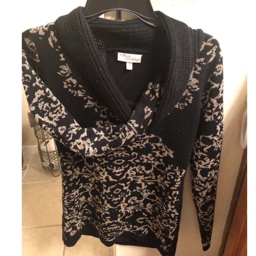 Black and gold long sleeve sweater